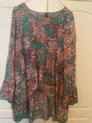 Satin viscose blouse Sz M in excellent condition with flounce and bell sleeve