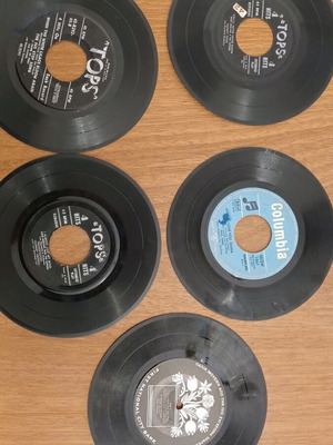 45 rpm records used, pack of 5 without sleeves