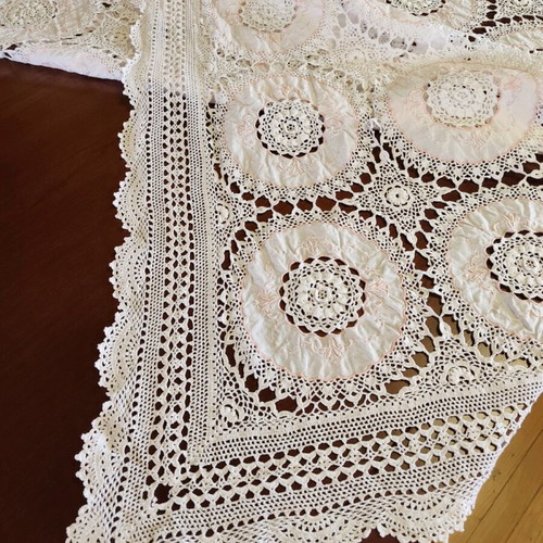 Traditional tablecloth 210x240 like new