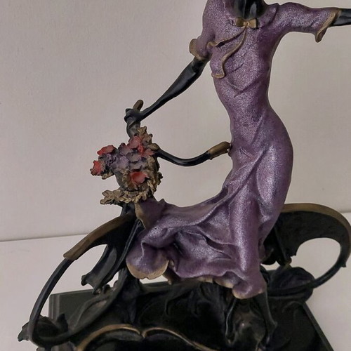 Decorative Cyclist sculpture like new, vintage, 40 cm height, wooden base