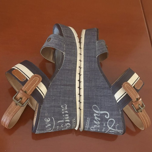 Wrangler platform sandals size 38 like new, blue memory foam