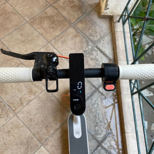 Mi Electric Scooter 3 like new with charger
