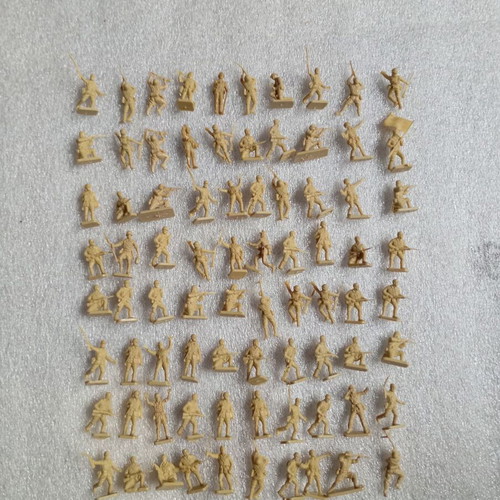 Vintage Military Figures 1/76 Scale Pack of 82, like new