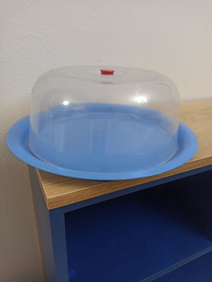 Cake base with lid like new