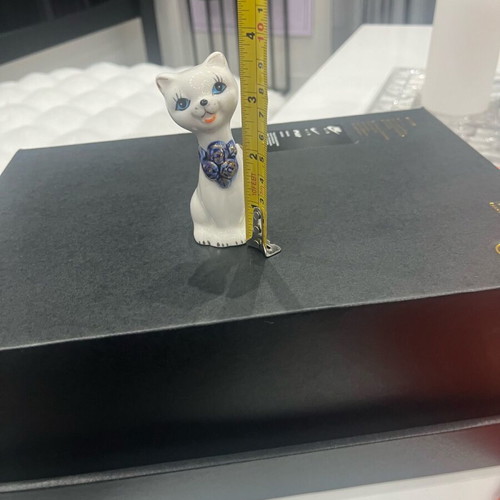 Ceramic cat miniature like new