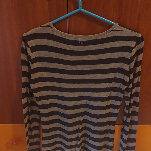 Max Mara wool striped blouse with V-neck like new, long sleeves