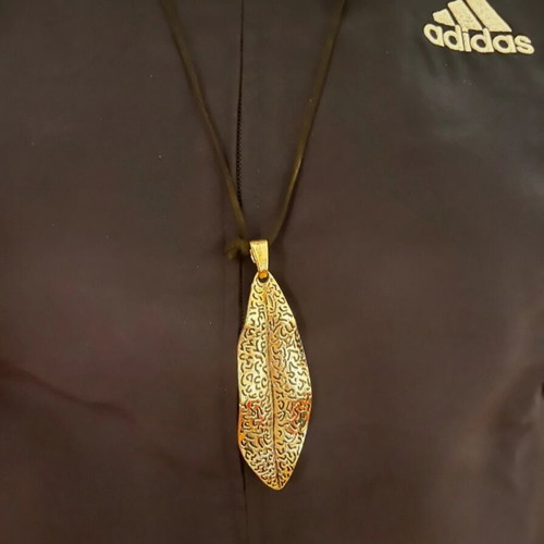 Long leaf necklace like new, unworn