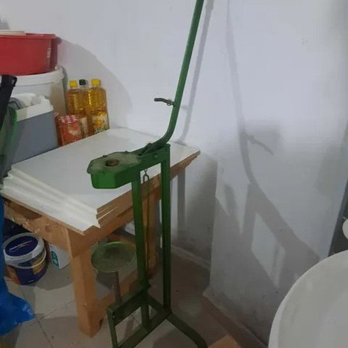 Hand Bottle Capper like new for Natural Cork