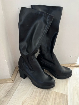 Tata Italia boots like new, size 39, black with high heel