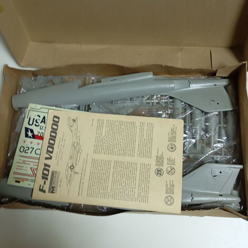 F-101 Voodoo model kit 1:48 by Monogram