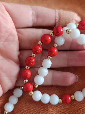 Necklace with opalite and dyed red chalcedony, gold steel details, new