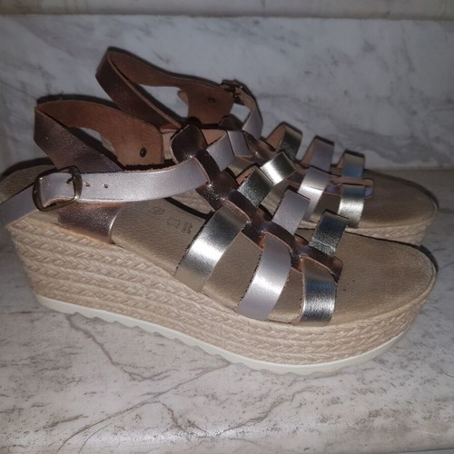 Leather platform sandals like new, gold and silver