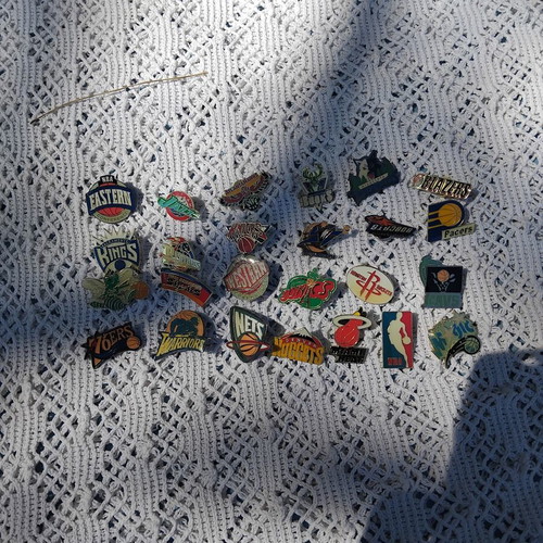 NBA Team Logo Pin Set used, lot of 25 mixed teams