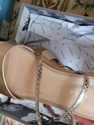 Πέδιλα χρυσού χρώματος μεταχειρισμένα, μέγεθος 40, από Yoox