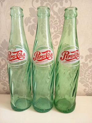 Σετ τριών μεταχειρισμένων vintage φιαλών Pepsi Cola