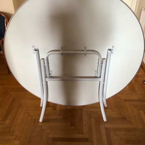 White round dining table 1.30m like new, foldable