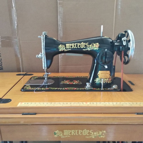 Mercedes sewing machine like new, fully functional