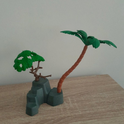 Playmobil trees and rocks used, pack in very good condition