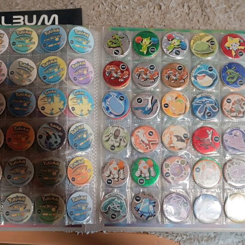 Pokémon Pickers album used with 210 pickers, 2 pieces