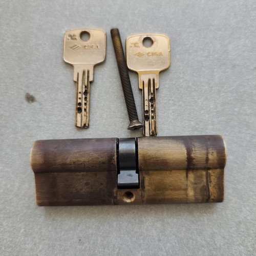 Cisa door lock cylinder used with 2 keys and central screw