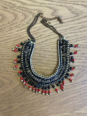 Short necklace with beads like new