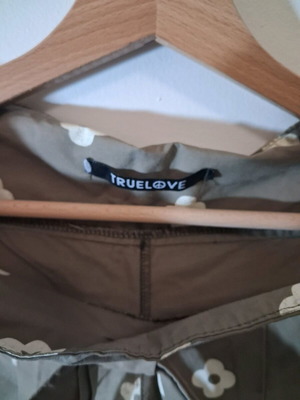 True Love women's shorts used khaki with floral pattern and bow