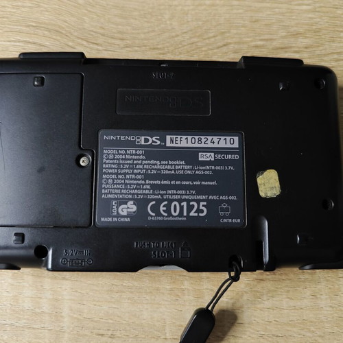 Nintendo DS (2004) used without charger and stylus