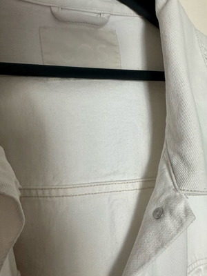 Λευκό τζιν μπουφάν COS σε oversize γραμμή, σαν καινούργιο