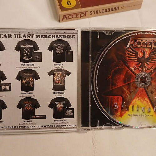 Accept Stalingrand box set like new, CD DVD and t-shirt