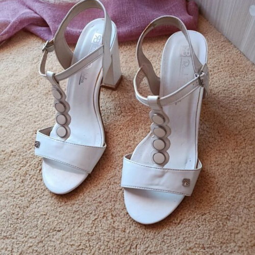 White sandals size 40 like new