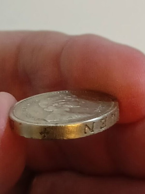 1 Pound Coin of England like new with inverted engraving error