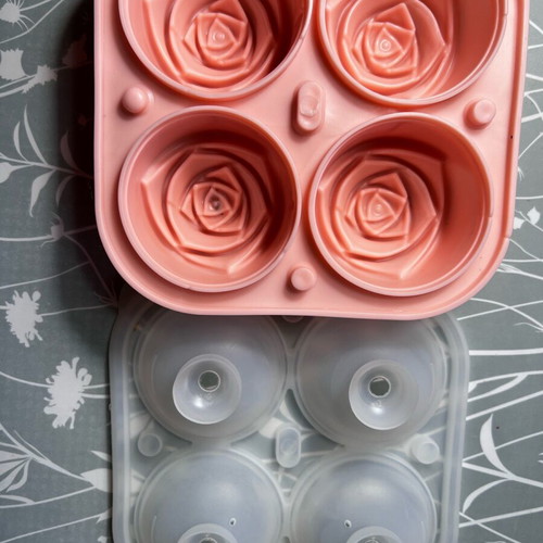 Silicone ice cube molds with lid, set of 2, new