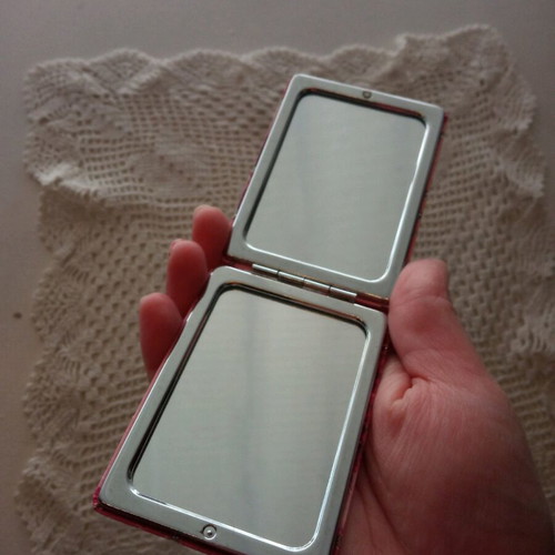 Pink small pocket mirror like new