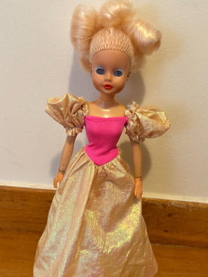Bibi Bo first period used doll with original second period dress