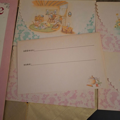 Vintage 1990 correspondence like new, 5 envelopes and 7 block pages