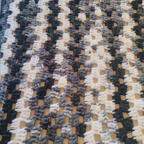 Handmade knitted wool blanket with two pillowcases, like new