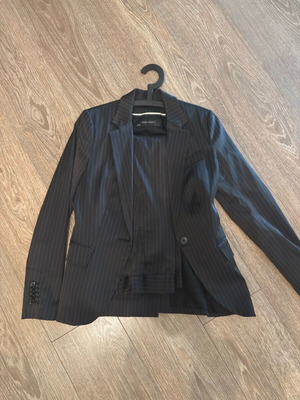 Κουστούμι σατινέ σε ίσια γραμμή μαύρο με λευκή ρίγα Zara like new