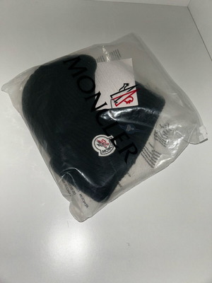 Moncler σκουφί καινούργιο