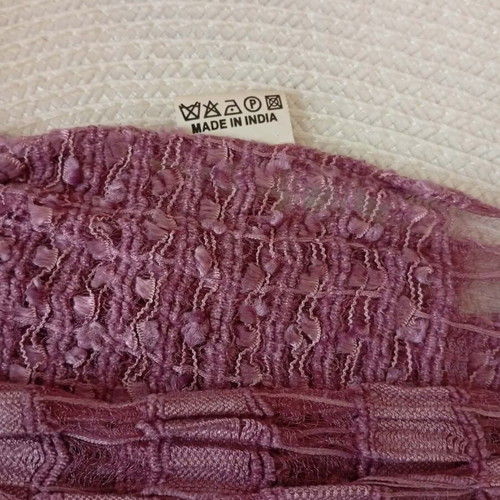 Lilac woven scarf like new, 35% silk 65% viscose