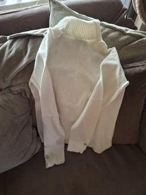 BSB white turtleneck sweater used size L