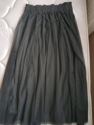 Stradivarius gray skirt like new, size S