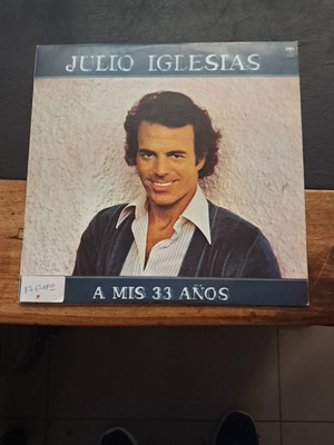 Julio Iglesias A Mis 33 Años vinyl used, excellent condition