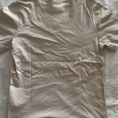 Nike T Shirt beige, like new, kids size fitting medium women
