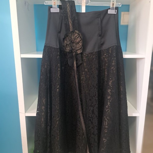Italian women's set made in Italy, like new, jacket and lace skirt with belt S/M