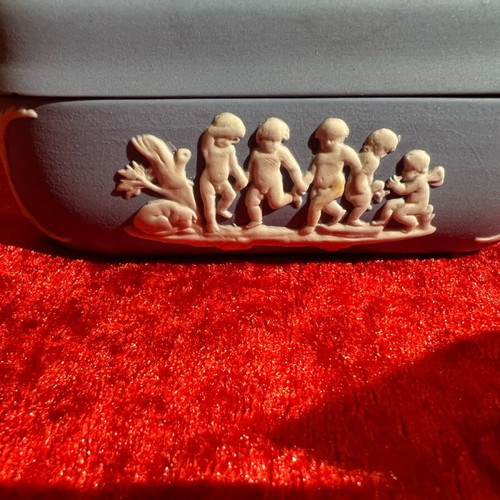 Wedgwood Jasperware porcelain box like new