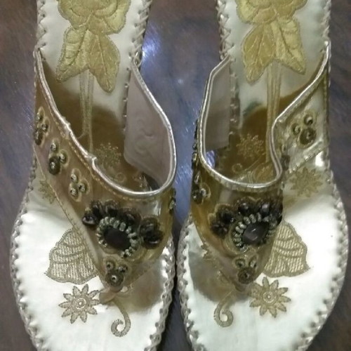 Flip-flop sandals like new, gold summer shoes