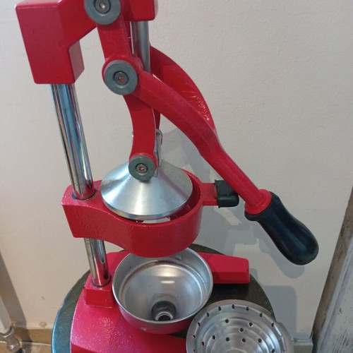 Pomegranate and citrus juicer used heavy-duty type