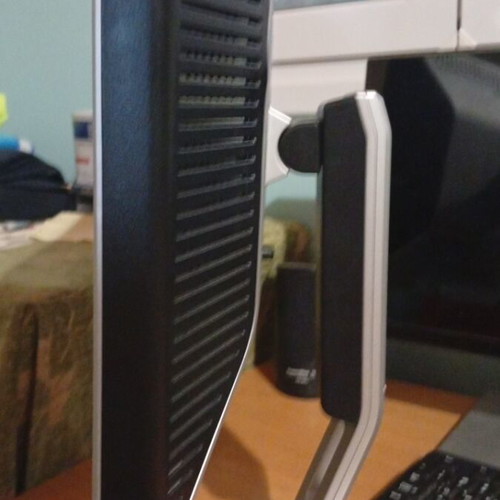 Dell Ultrasharp 1908Fp 19" Monitor with Adjustable Rotating Stand