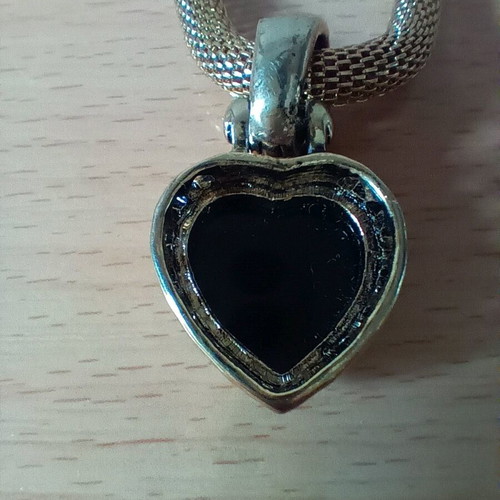 Faux pendant with black heart and magnetic clasp, new