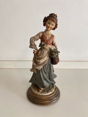 Giuseppe Armani Country Girl vintage figure 3153C like new, 22 cm